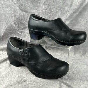 Dansko Stacie Black Leather Clogs 39 EUC‎ Comfort Slip-On Classic Work Shoe
